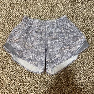 Lululemon Hotty Hot Low-Rise Short 2.5”